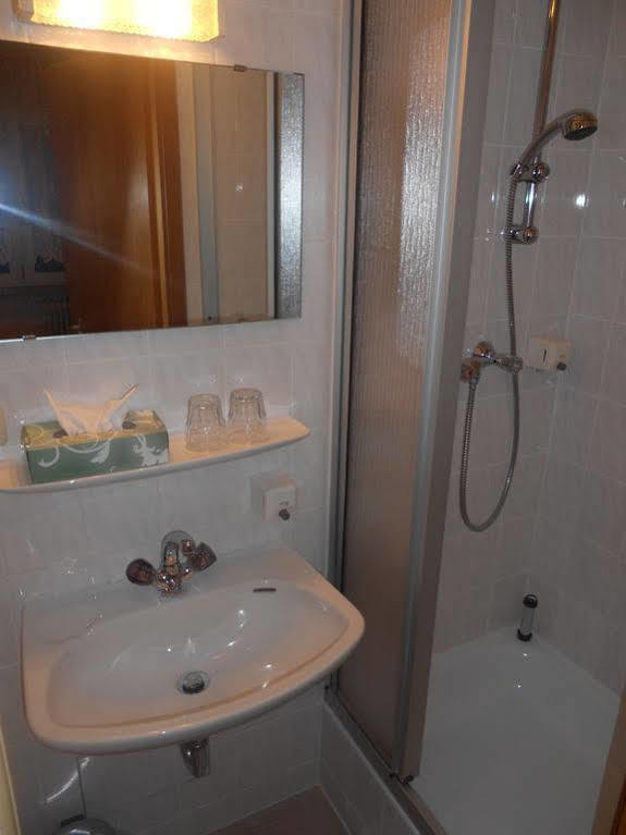 Hotel Adam Saarbrucken Bagian luar foto