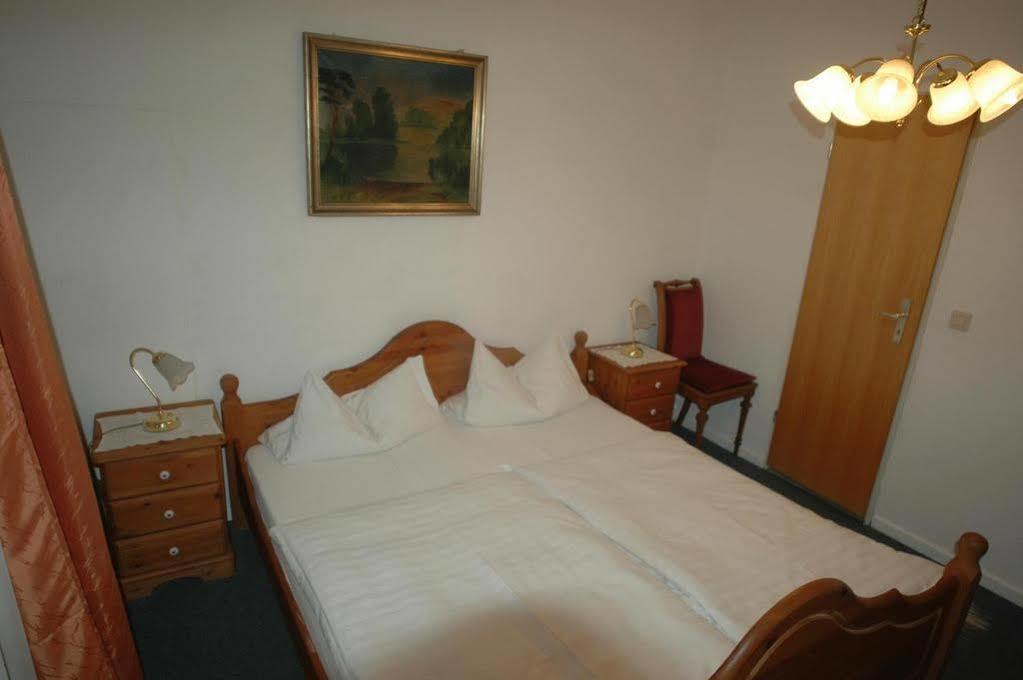 Hotel Adam Saarbrucken Bagian luar foto